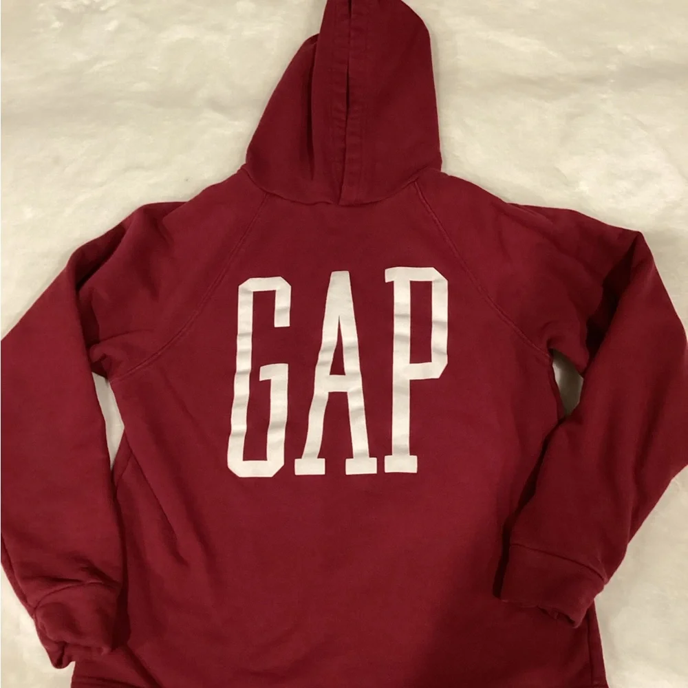 GAP Burgundy Hoodie with White Logo‎